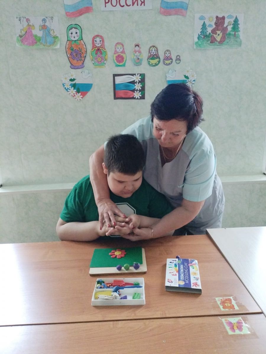 Лепка «Гусеница на цветке» Лепка «Гусеница на цветке»